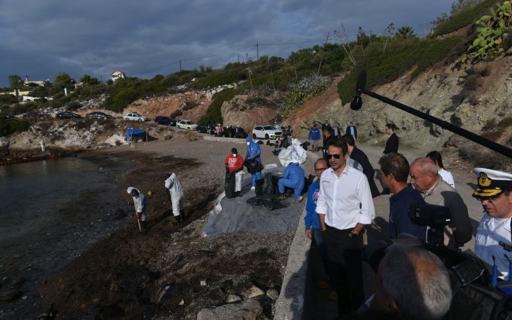 Μητσοτάκης: Ανεπάρκεια στη διαχείριση της ρύπανσης στο Σαρωνικό