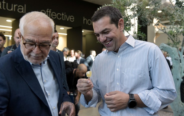 Τσίπρας: Ο,τι είναι η Μπαρτσελόνα στο ποδόσφαιρο, είναι η Apivita για τα προϊόντα της
