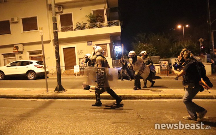 Πέντε συλλήψεις για τα χθεσινά επεισόδια μετά τη συγκέντρωση για τον Παύλο Φύσσα