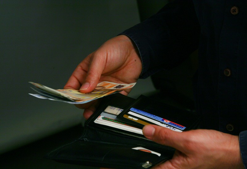 Οικονομική ανάσα: Ρύθμιση αγροτικών χρεών, αυξήσεις μισθών και φοροελαφρύνσεις