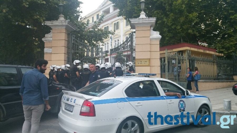 Αντιεξουσιαστές μπήκαν στο υπουργείο Μακεδονίας &#8211; Θράκης