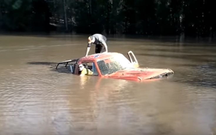 Αυτοκίνητα σε ποτάμια