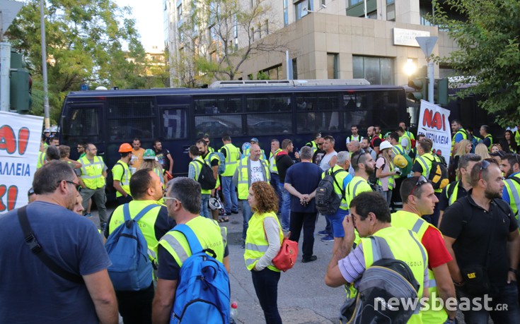 Στο υπουργείο Περιβάλλοντος από νωρίς το πρωί οι μεταλλωρύχοι