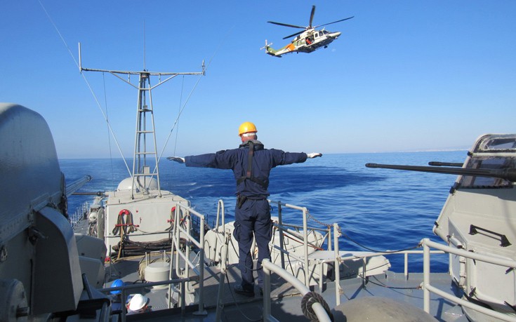Η Αθήνα έστειλε πολεμικό πλοίο στην Κύπρο, ενώ η Τουρκία διατηρεί την ένταση