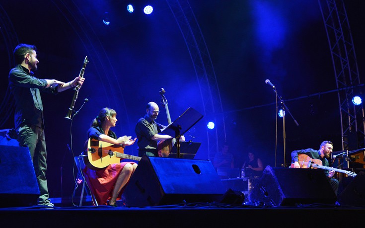 Το Manouchedrome Trio και ο Αλέξης Στενάκης στον Κήπο του Μεγάρου