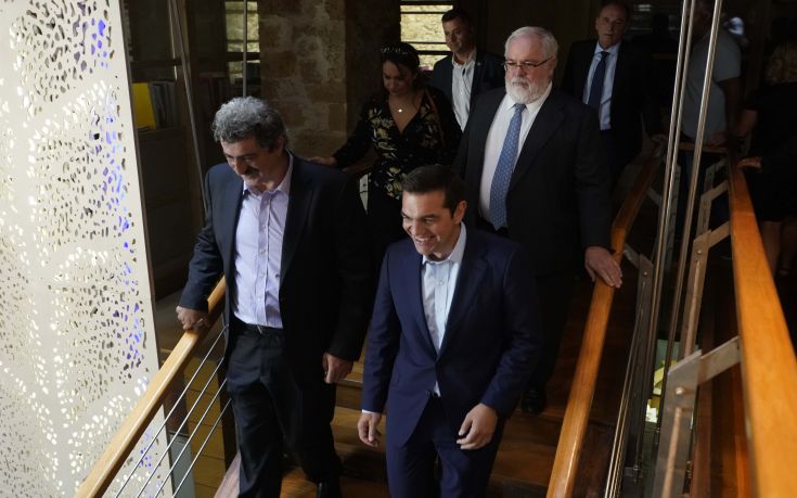 Ο διάλογος του Τσίπρα με Καναδή τουρίστρια στην Κρήτη