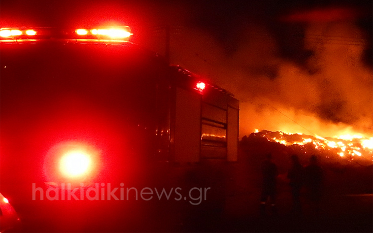 Μάχη και τη νύχτα με τη μεγάλη φωτιά στην Κασσάνδρα