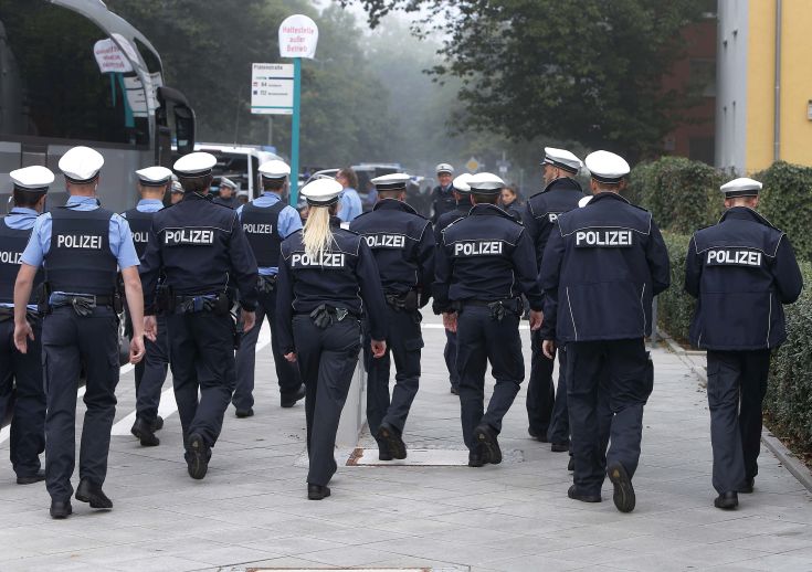 Οκτώ αστυνομικοί τραυματίες σε συναυλία ακροδεξιών στη Γερμανία