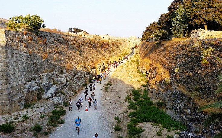 Έτρεξαν πέντε χιλιόμετρα στον πρώτο Αγώνα Δρόμου Μεσαιωνικής Τάφρου