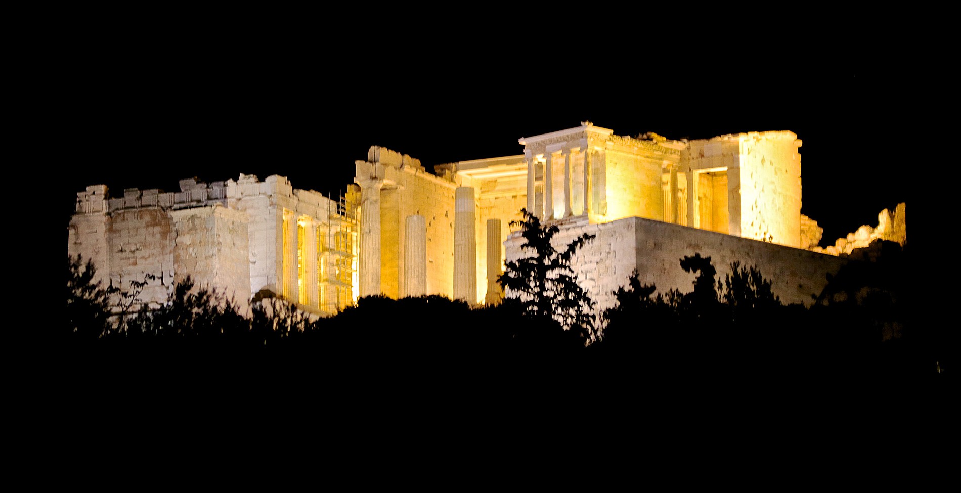 Σβήνουν τα φώτα στα μνημεία της Αθήνας;