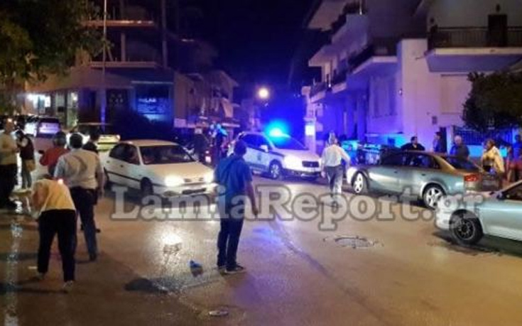Σύγκρουση δίκυκλου με αυτοκίνητο στο κέντρο της Λαμίας