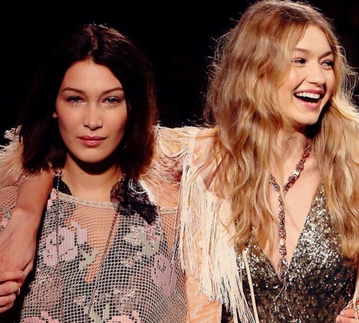 Η Gigi Hadid, η πασαρέλα και το χαμένο παπούτσι