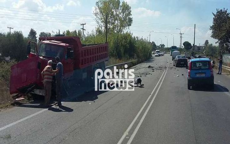 Μετωπική φορτηγού με αυτοκίνητο στη διασταύρωση της Νέας Μανωλάδας