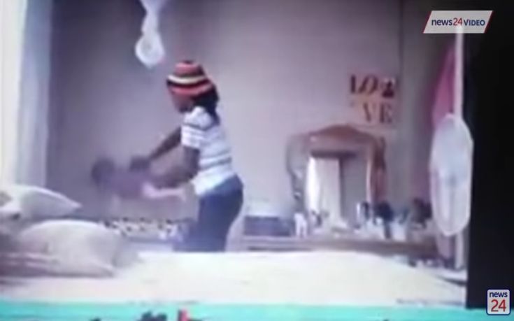 Σοκαριστικό βίντεο δείχνει νταντά να πετά μωρό στην κούνια του