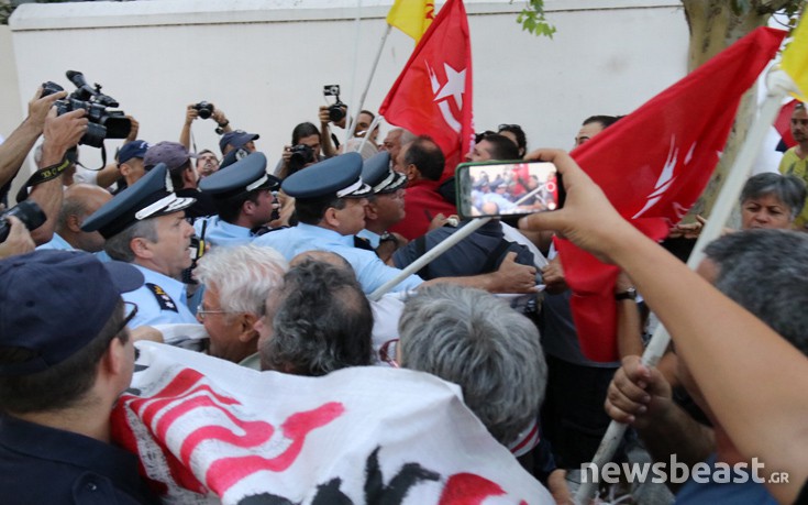 Λαφαζάνης: Απρόκλητη και άγρια επίθεση από τα ΜΑΤ