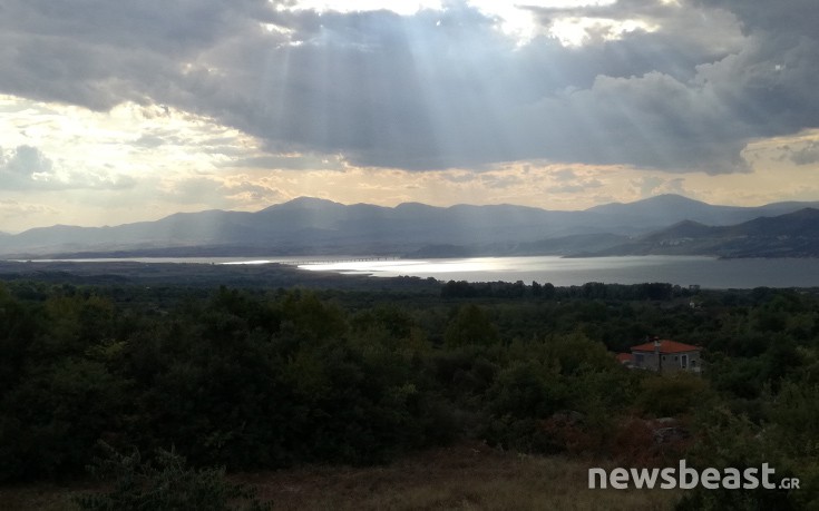 Το «μαγεμένο οικόπεδο» της Ελλάδας, που ζει από το ροδάκινο