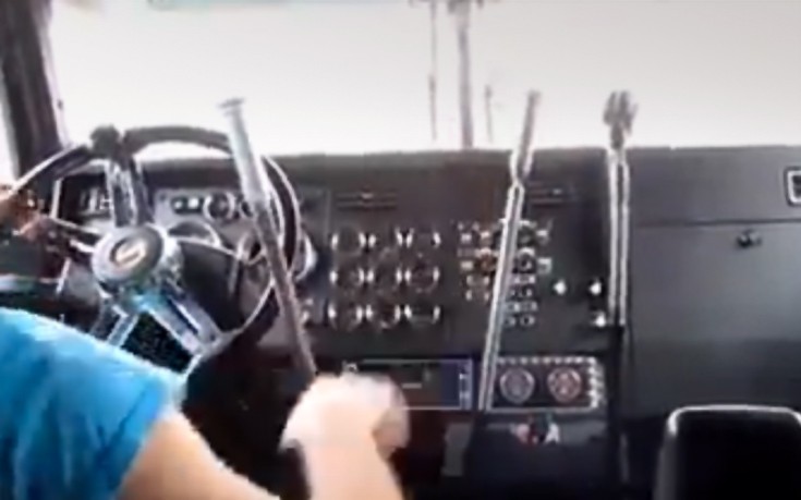 Ο φορτηγατζής με τους τρεις λεβιέδες