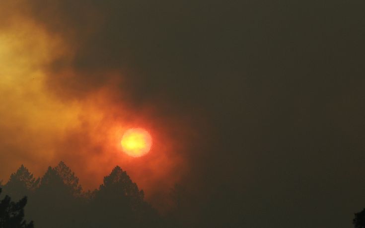 Πύρινη κόλαση κατακαίει την Καλιφόρνια