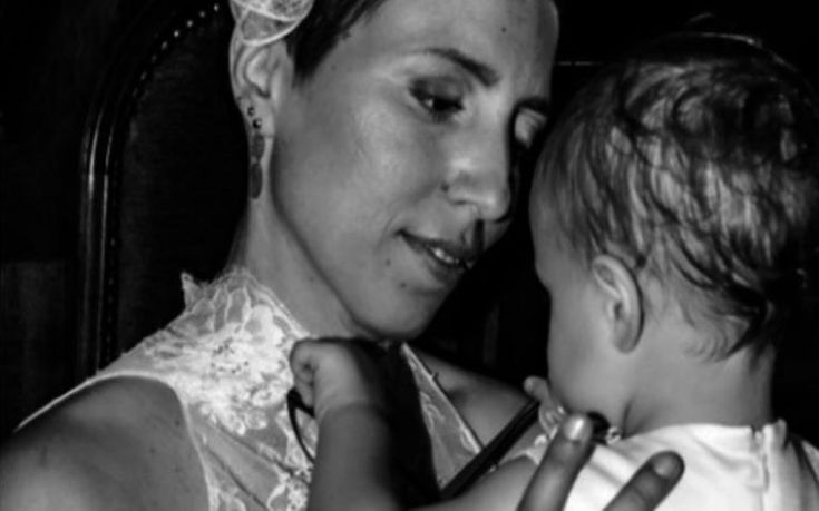 Συγκλονίζει την Ιταλία η ιστορία μιας 40χρονης μητέρας που πέθανε από καρκίνο