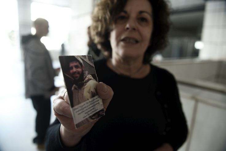 Ï óêéôóïãñÜöïò ÊÜñëïò Ëáôïýö óêéôóÜñåé ôçí äßêç ôçò "×ñõóÞò ÁõãÞò" óôçí áßèïõóá ôïõ Åöåôåßïõ Áèçíþí ôçí ÄåõôÝñá 2 Ïêôùâñßïõ 2017. (EUROKINISSI/ÔÁÔÉÁÍÁ ÌÐÏËÁÑÇ) Ï óêéôóïãñÜöïò ÊÜñëïò Ëáôïýö óêéôóÜñåé ôçí äßêç ôçò "×ñõóÞò ÁõãÞò" óôçí áßèïõóá ôïõ Åöåôåßïõ Áèçíþí ôçí ÄåõôÝñá 2 Ïêôùâñßïõ 2017. (EUROKINISSI/ÔÁÔÉÁÍÁ ÌÐÏËÁÑÇ)