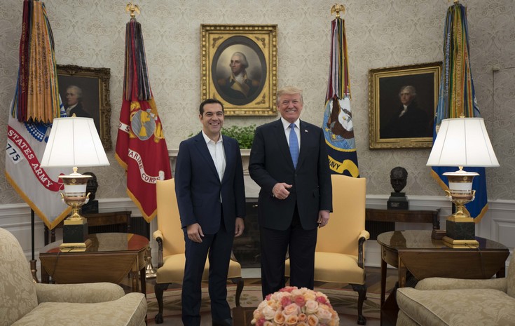 Guardian: Ο Τραμπ πούλησε πακέτο αξίας 2,4 δισ. δολαρίων στη χρεοκοπημένη Ελλάδα