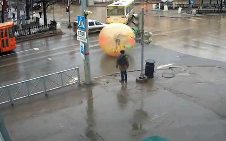 Οι κάμερες ασφαλείας καραδοκούν