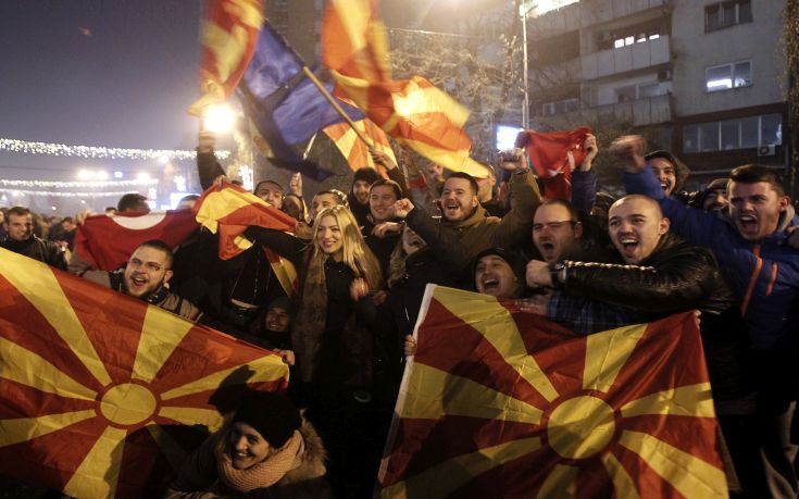WSJ: Είναι η κατάλληλη στιγμή για την εξεύρεση συμβιβαστικής λύσης στο ονοματολογικό