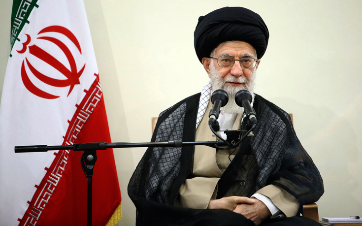 Κίνηση με υψηλό συμβολισμό στο Ιράν, ο Αγιατολάχ Αλί Χαμενέι επικεφαλής της προσευχής της Παρασκευής