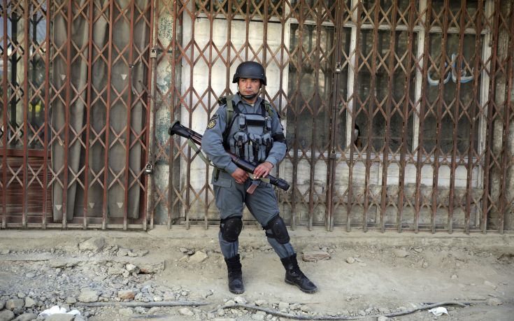 Ένοπλοι εισέβαλαν και άνοιξαν πυρ σε ξενοδοχείο της Καμπούλ