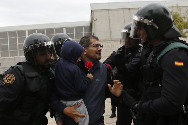 «Επαγγελματική η συμπεριφορά των αστυνομικών στην Καταλονία»
