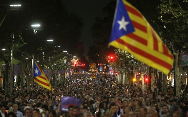 Χιλιάδες διαδηλωτές ακόμη μια φορά στους δρόμους της Βαρκελώνης