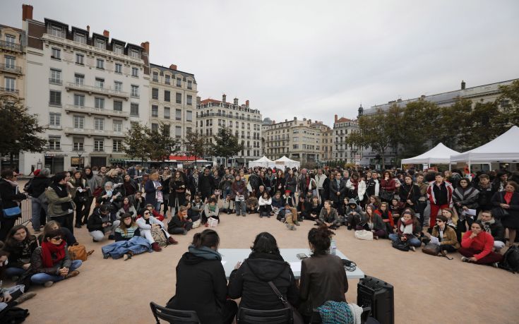 Εκατοντάδες άνθρωποι διδήλωσαν κατά της σεξουαλικής παρενόχλησης στη Γαλλία