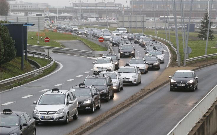 Δεν θέλει βενζινοκίνητα Ι.Χ. μετά το 2030 το Παρίσι