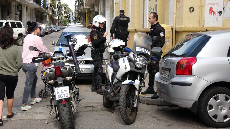 Τάπερ με εκρηκτικό μηχανισμό είχε πάνω του ο 29χρονος που συνελήφθη για τη βόμβα στον Παπαδήμο