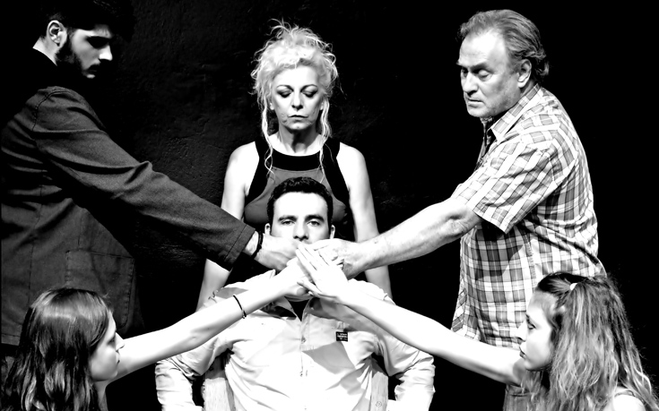 «74 λεπτά για να πεις την αλήθεια» στο Life n’ Art Theater στο Γκάζι