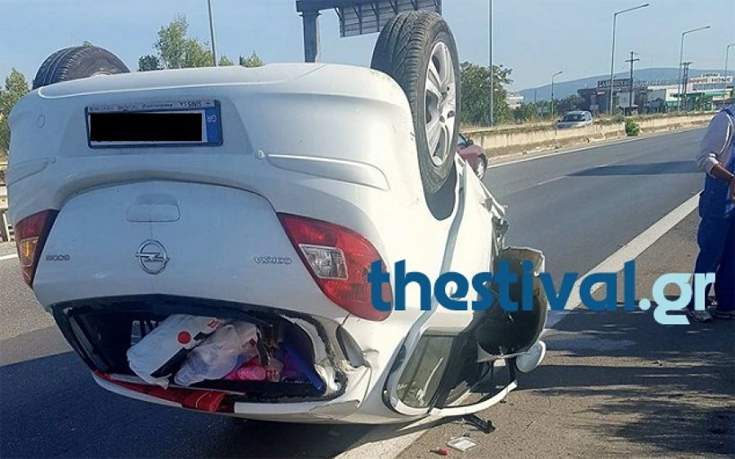 Ανετράπη Ι.Χ. έξω από τη Θεσσαλονίκη, σώα η οδηγός