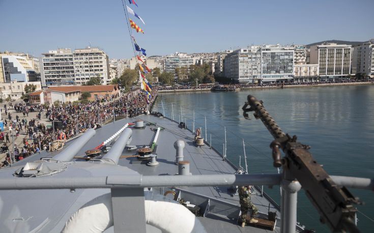 Άνδρας έπεσε στον Θερμαϊκό και τον έβγαλε πλήρωμα από το Αβέρωφ