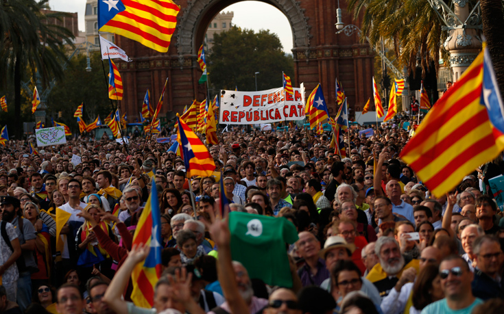 Πίεση σε Πουτζδεμόν να κηρύξει την ανεξαρτησία της Καταλονίας