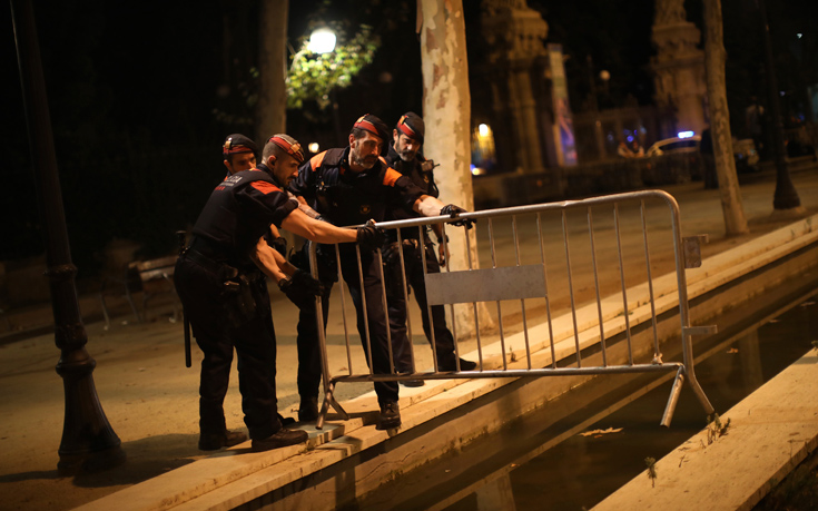 Μυρίζει μπαρούτι έξω από την καταλανική Bουλή