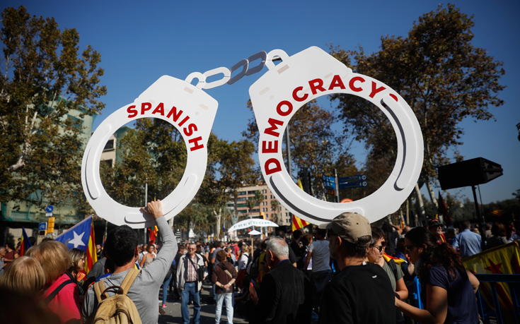 Το Βερολίνο στηρίζει τη Μαδρίτη μετά τη φυλάκιση καταλανών υπουργών
