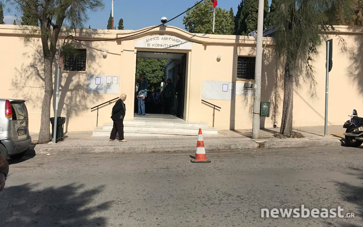 Θρήνος στην κηδεία της 32χρονης εφοριακού που δολοφονήθηκε