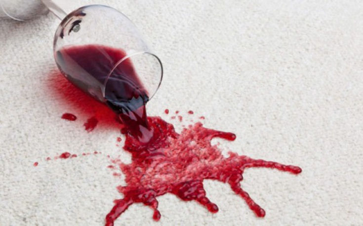 Πώς να αφαιρέσετε τον λεκέ από κόκκινο κρασί