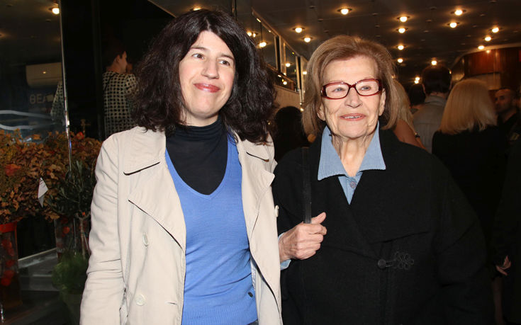Η Κατερίνα Γιουλάκη με την κόρη της στο θέατρο
