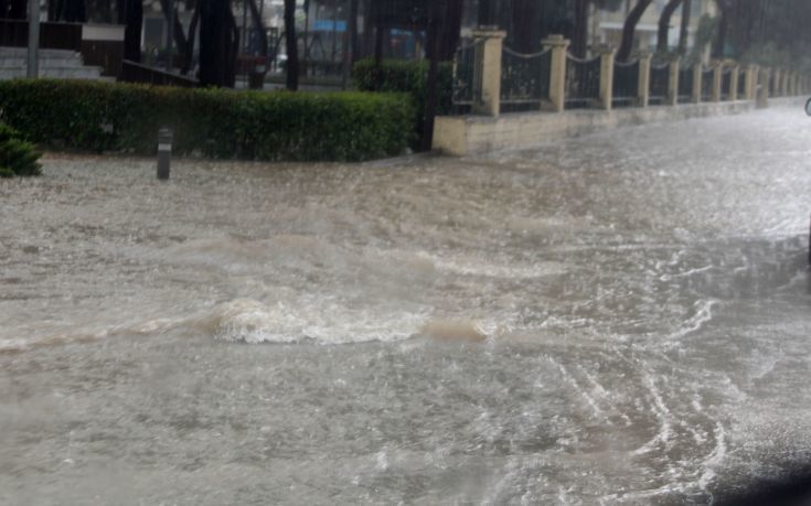 Μέσα σε 10 λεπτά έπεσε 13 βαθμούς η θερμοκρασία στα Σπάτα &#8211; Ποιες περιοχές θα «χτυπήσει» η κακοκαιρία μέχρι το βράδυ