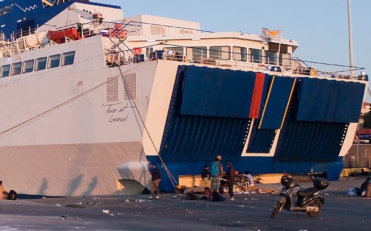 «Μπλόκο» στην εκφόρτωση 50 οικίσκων για τον καταυλισμό της Μόριας