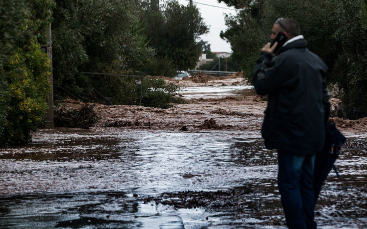 Τέσσερις νεκροί από την καταστροφική πλημμύρα στη Μάνδρα