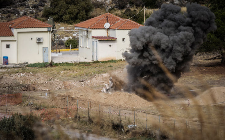 Φωτογραφίες από την ελεγχόμενη έκρηξη στη Γλυφάδα