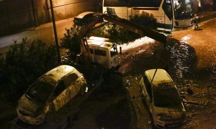 Δύσκολη νύχτα για τους κατοίκους της δυτικής Αττικής