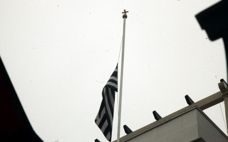 Μεσίστιες οι σημαίες στα σχολεία για τους 15 νεκρούς της κακοκαιρίας