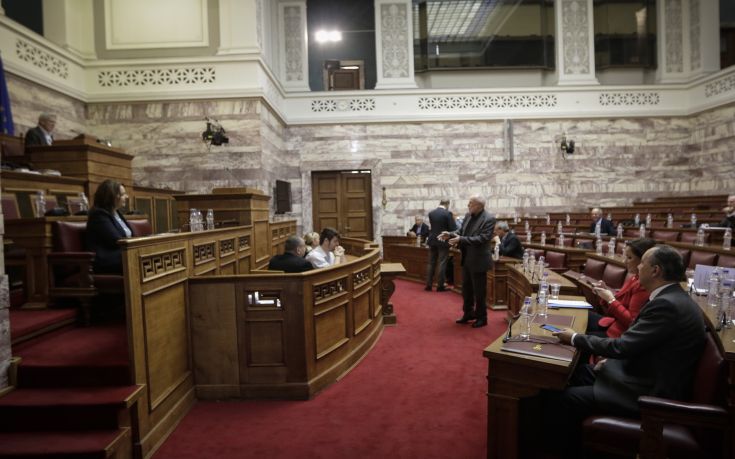 Ανέβηκαν οι τόνοι στη Βουλή για Σκοπιανό και συλλαλητήριο